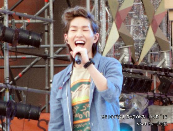 [Perf][21.08.10][UPDATED]SMTown concert  Onew-sm-4